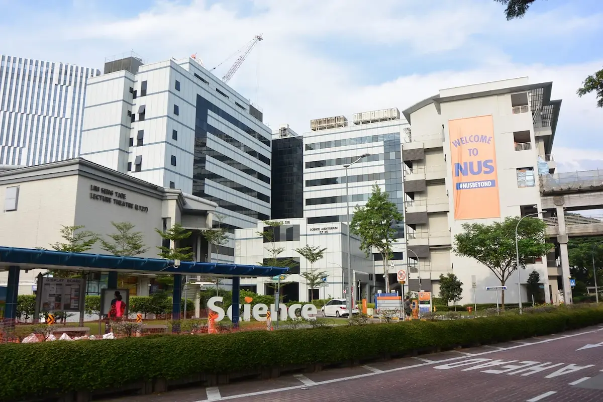 Đại học Quốc gia Singapore (National University of Singapore - NUS).